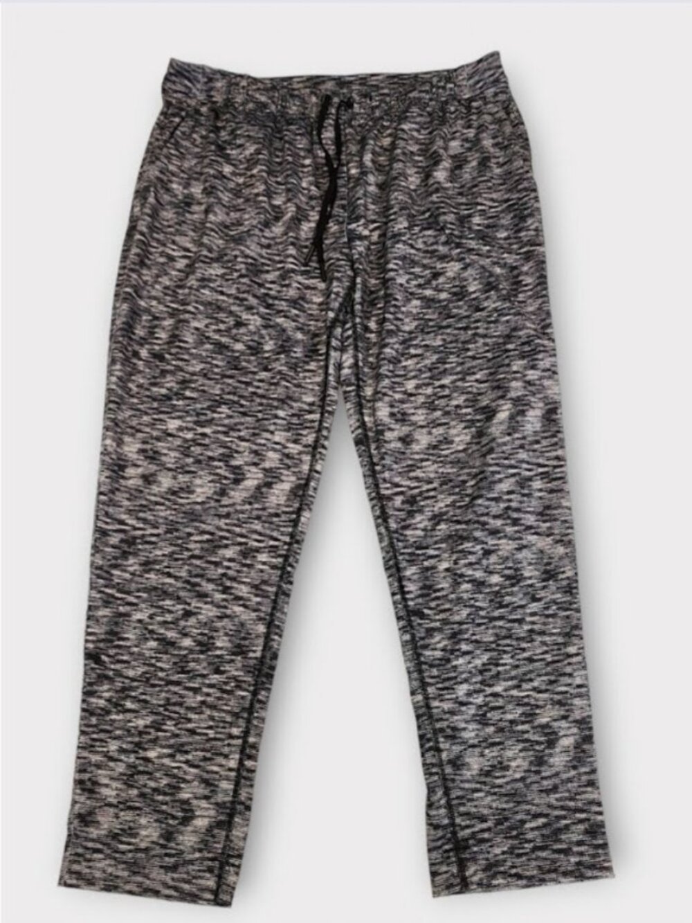 Size 10 - Lululemon Jet Crop (Slim) (Luxtreme 27")